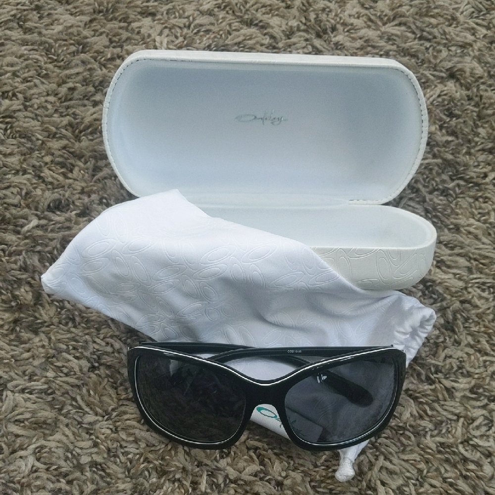 Oakley Women's Sunglasses with Black Frame